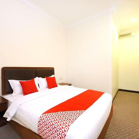 Oyo 750 Comfort Hotel Кота Кинабалу Екстериор снимка
