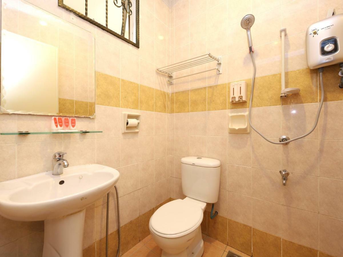 Oyo 750 Comfort Hotel Кота Кинабалу Екстериор снимка