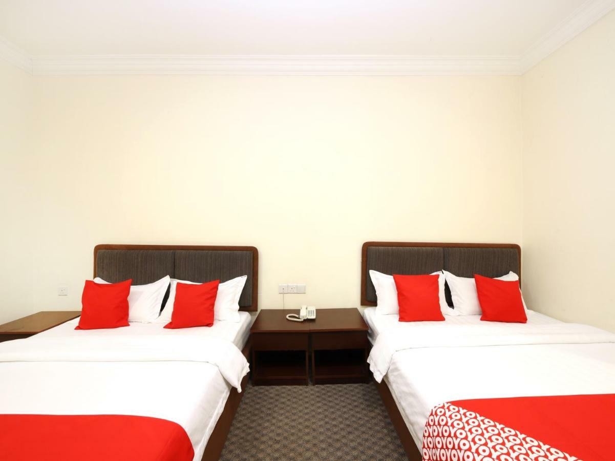 Oyo 750 Comfort Hotel Кота Кинабалу Екстериор снимка