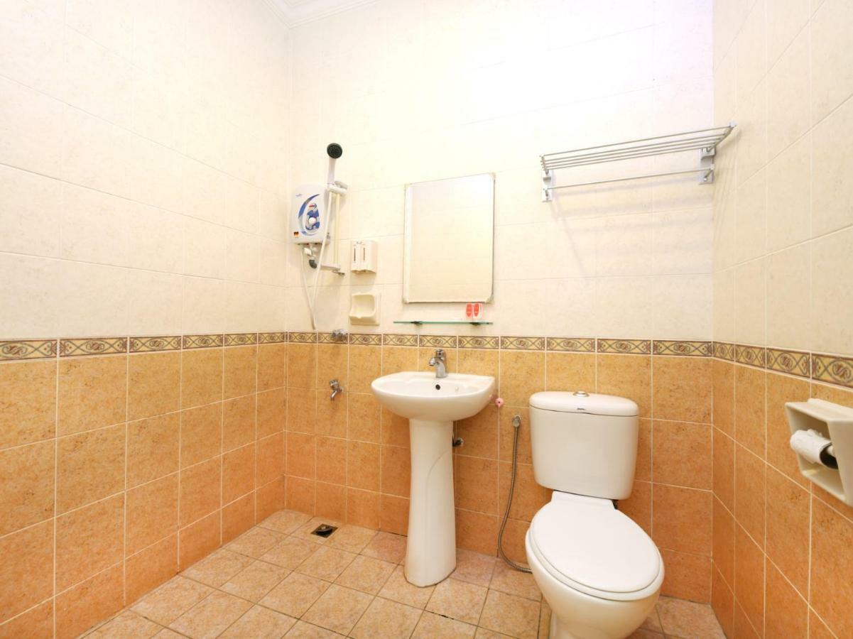 Oyo 750 Comfort Hotel Кота Кинабалу Екстериор снимка