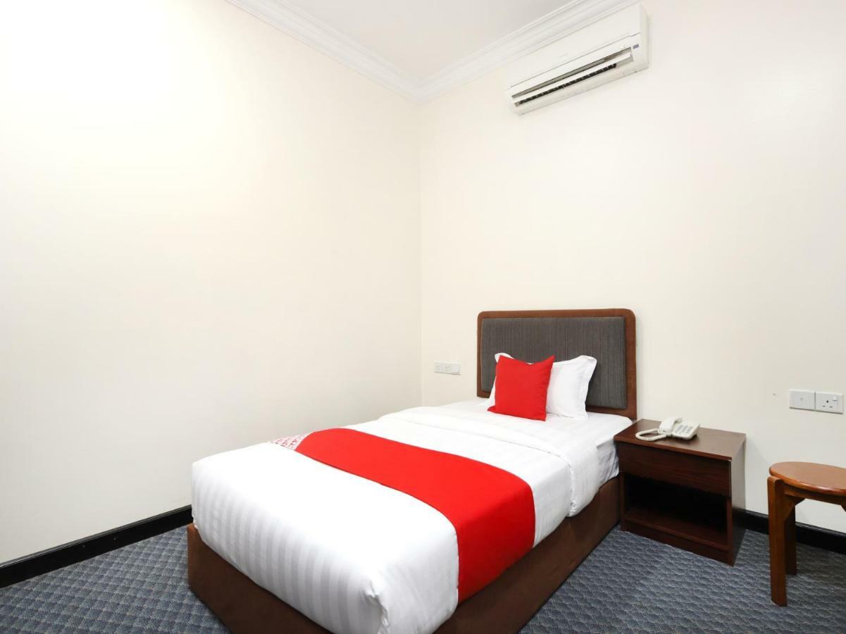 Oyo 750 Comfort Hotel Кота Кинабалу Екстериор снимка
