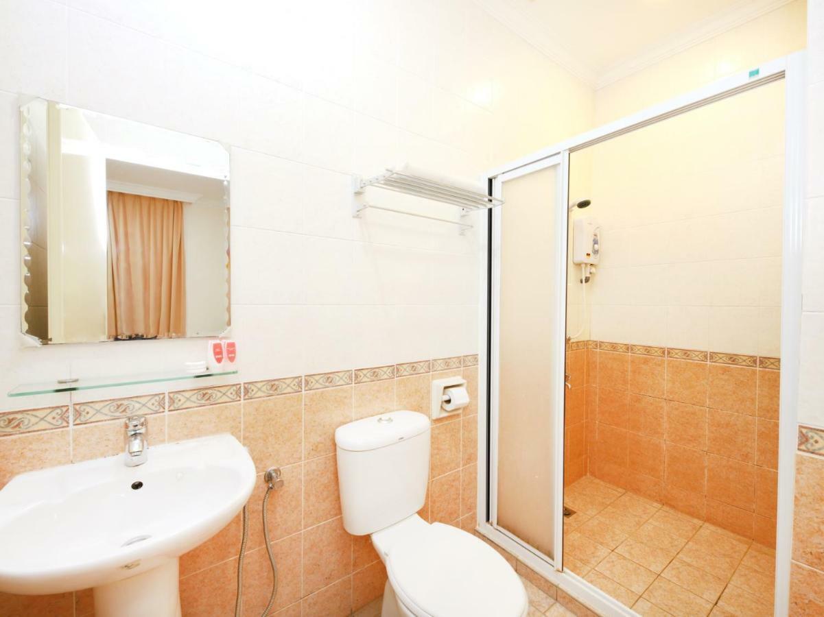 Oyo 750 Comfort Hotel Кота Кинабалу Екстериор снимка