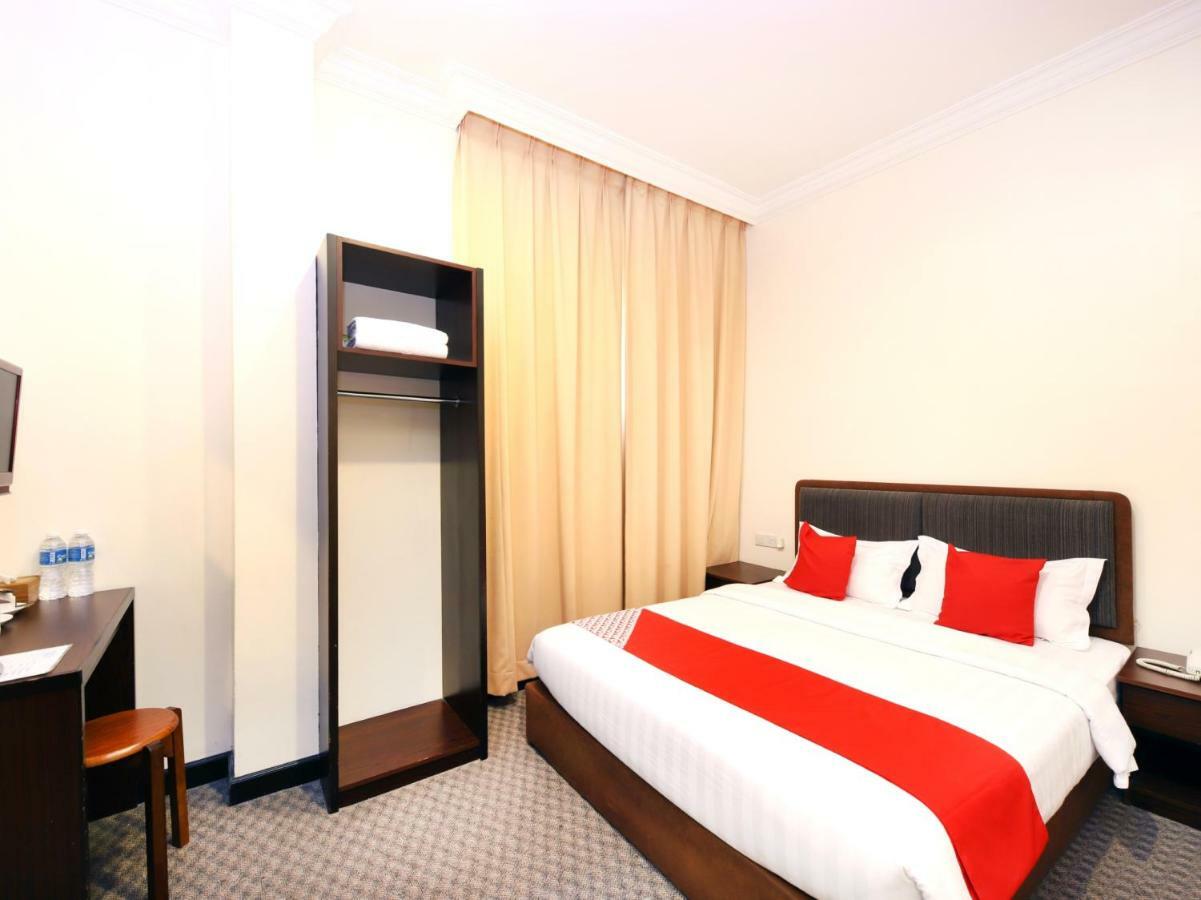Oyo 750 Comfort Hotel Кота Кинабалу Екстериор снимка