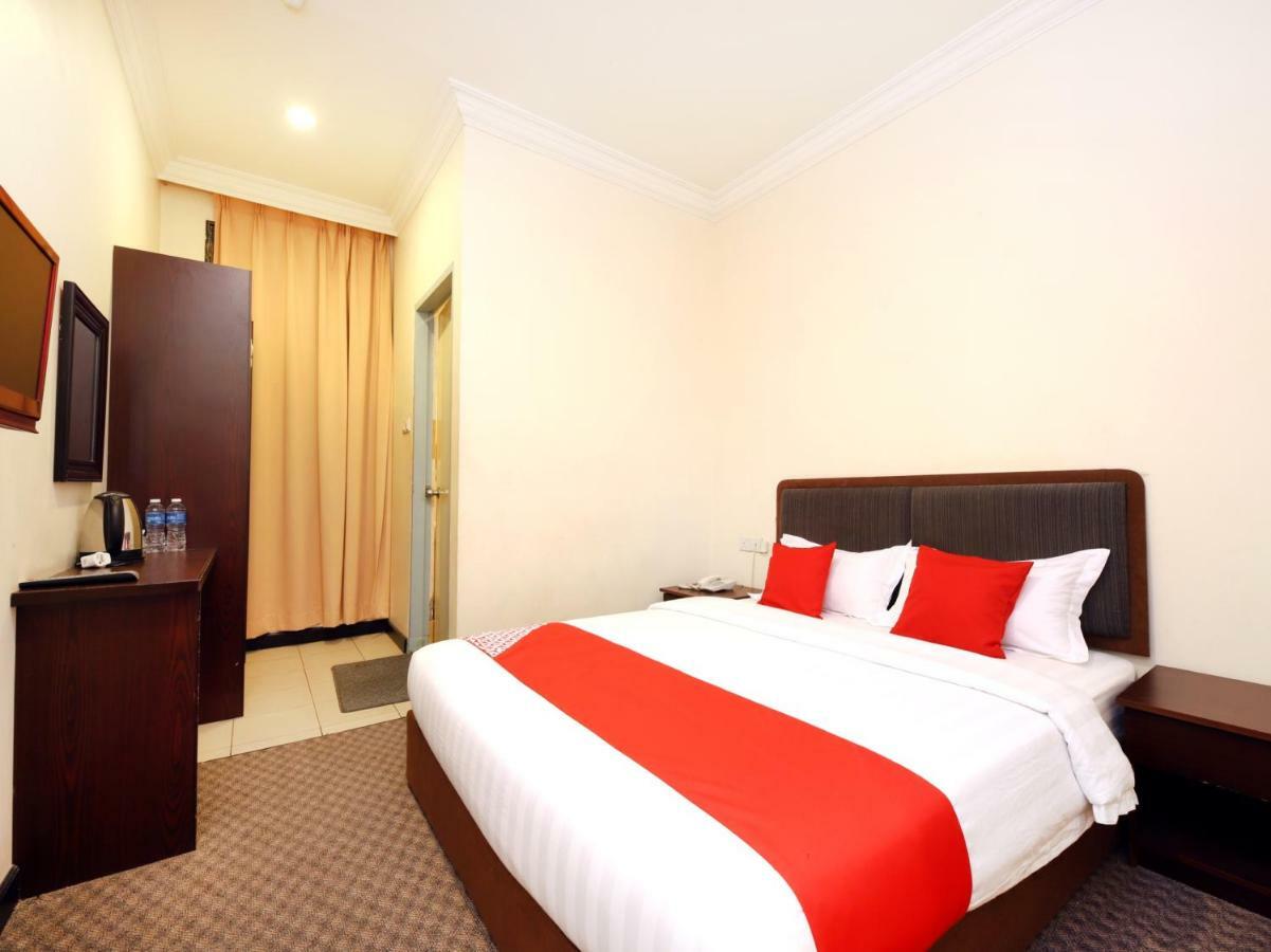 Oyo 750 Comfort Hotel Кота Кинабалу Екстериор снимка