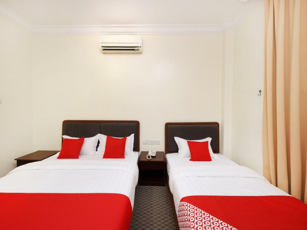 Oyo 750 Comfort Hotel Кота Кинабалу Екстериор снимка