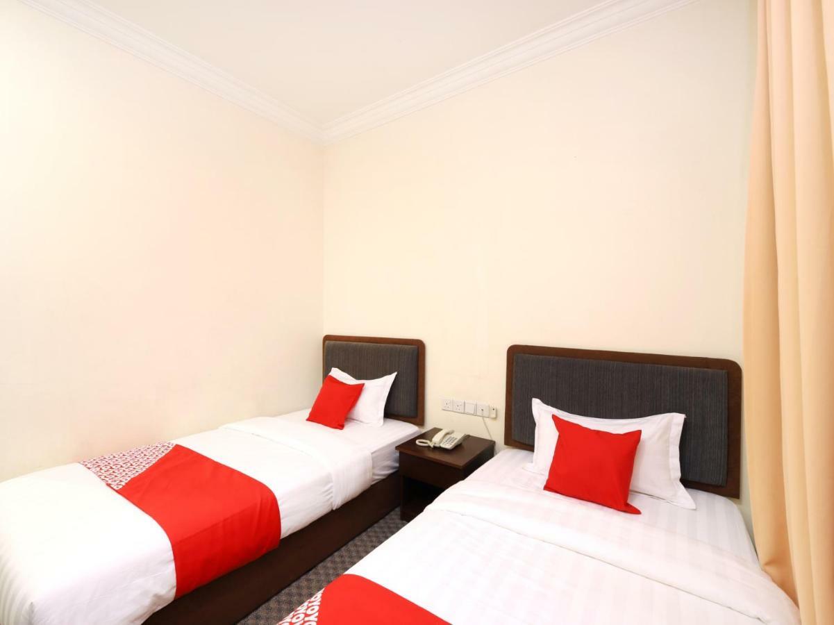 Oyo 750 Comfort Hotel Кота Кинабалу Екстериор снимка