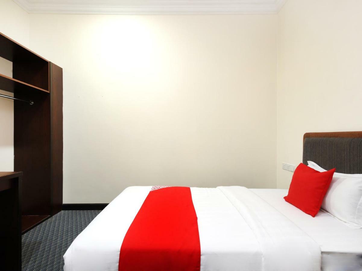Oyo 750 Comfort Hotel Кота Кинабалу Екстериор снимка