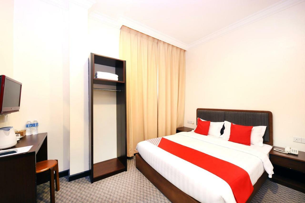 Oyo 750 Comfort Hotel Кота Кинабалу Екстериор снимка