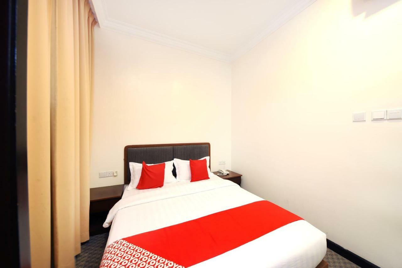 Oyo 750 Comfort Hotel Кота Кинабалу Екстериор снимка