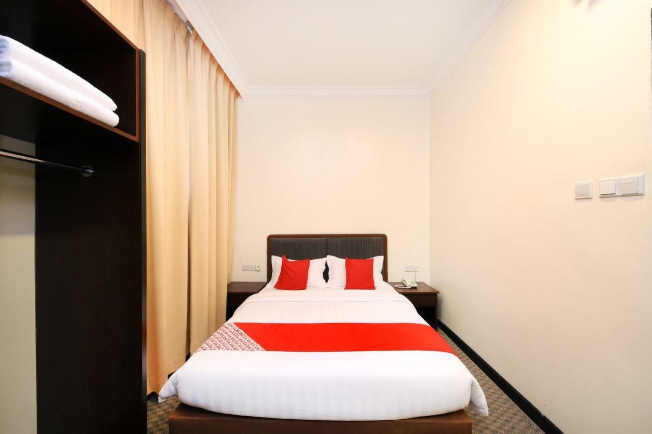 Oyo 750 Comfort Hotel Кота Кинабалу Екстериор снимка