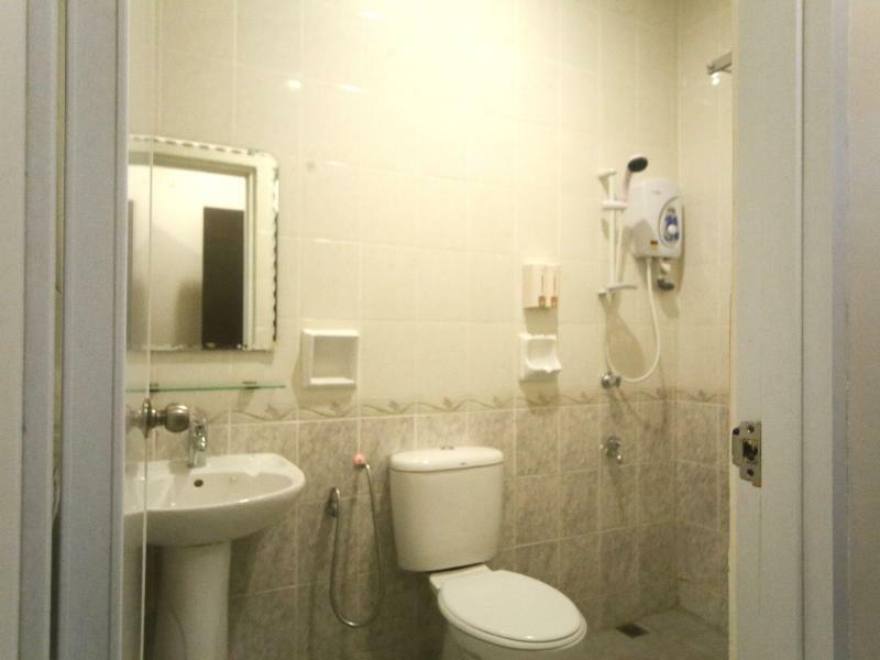 Oyo 750 Comfort Hotel Кота Кинабалу Екстериор снимка