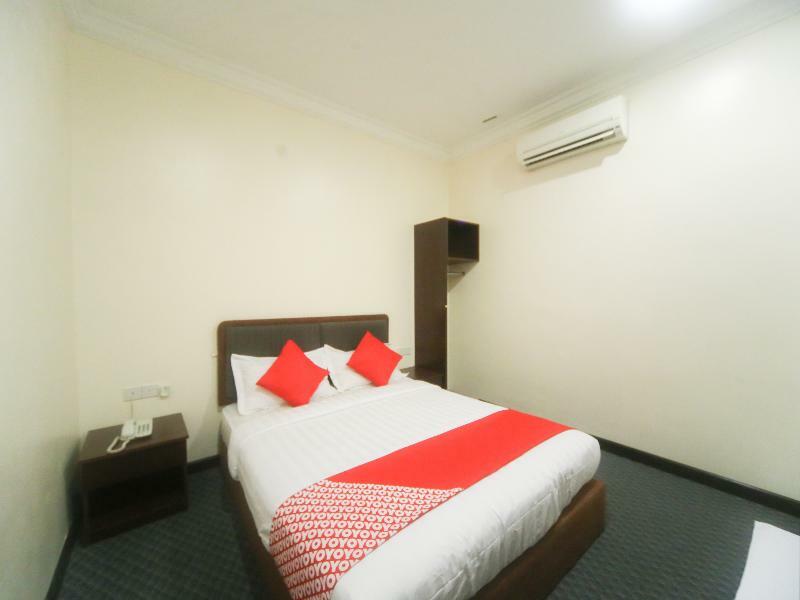 Oyo 750 Comfort Hotel Кота Кинабалу Екстериор снимка