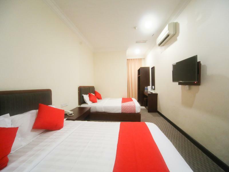 Oyo 750 Comfort Hotel Кота Кинабалу Екстериор снимка