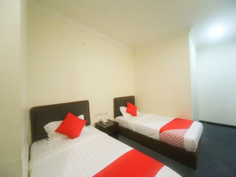 Oyo 750 Comfort Hotel Кота Кинабалу Екстериор снимка