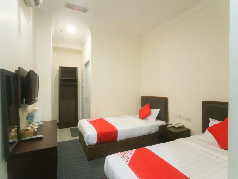 Oyo 750 Comfort Hotel Кота Кинабалу Екстериор снимка
