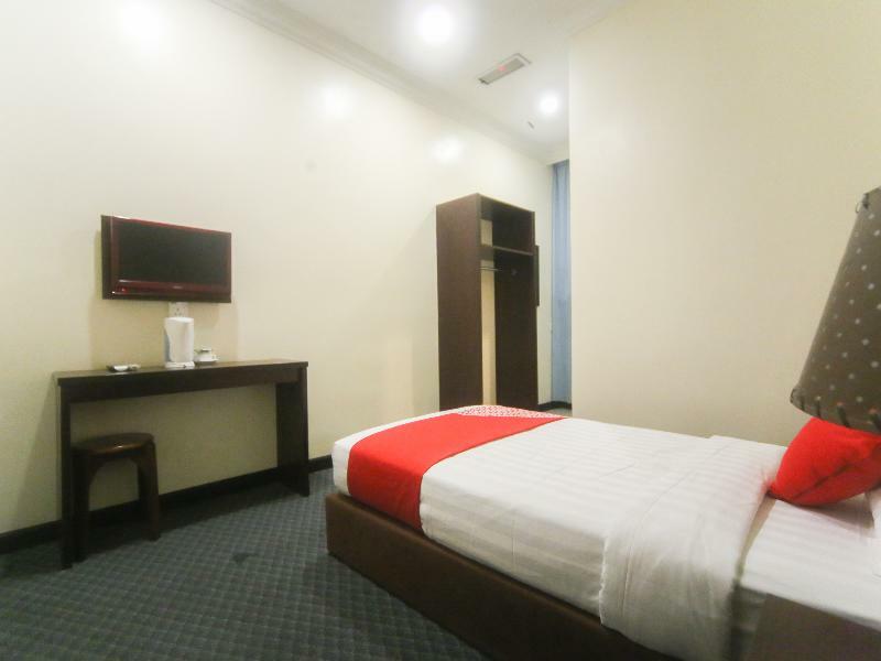 Oyo 750 Comfort Hotel Кота Кинабалу Екстериор снимка