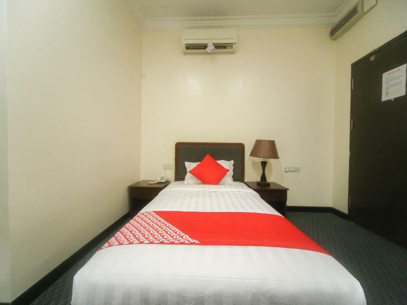 Oyo 750 Comfort Hotel Кота Кинабалу Екстериор снимка